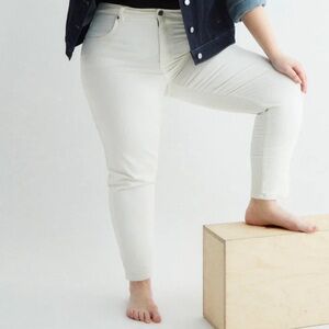 (NWT) Universal Standard High Rise Stretch Jean Size:18L